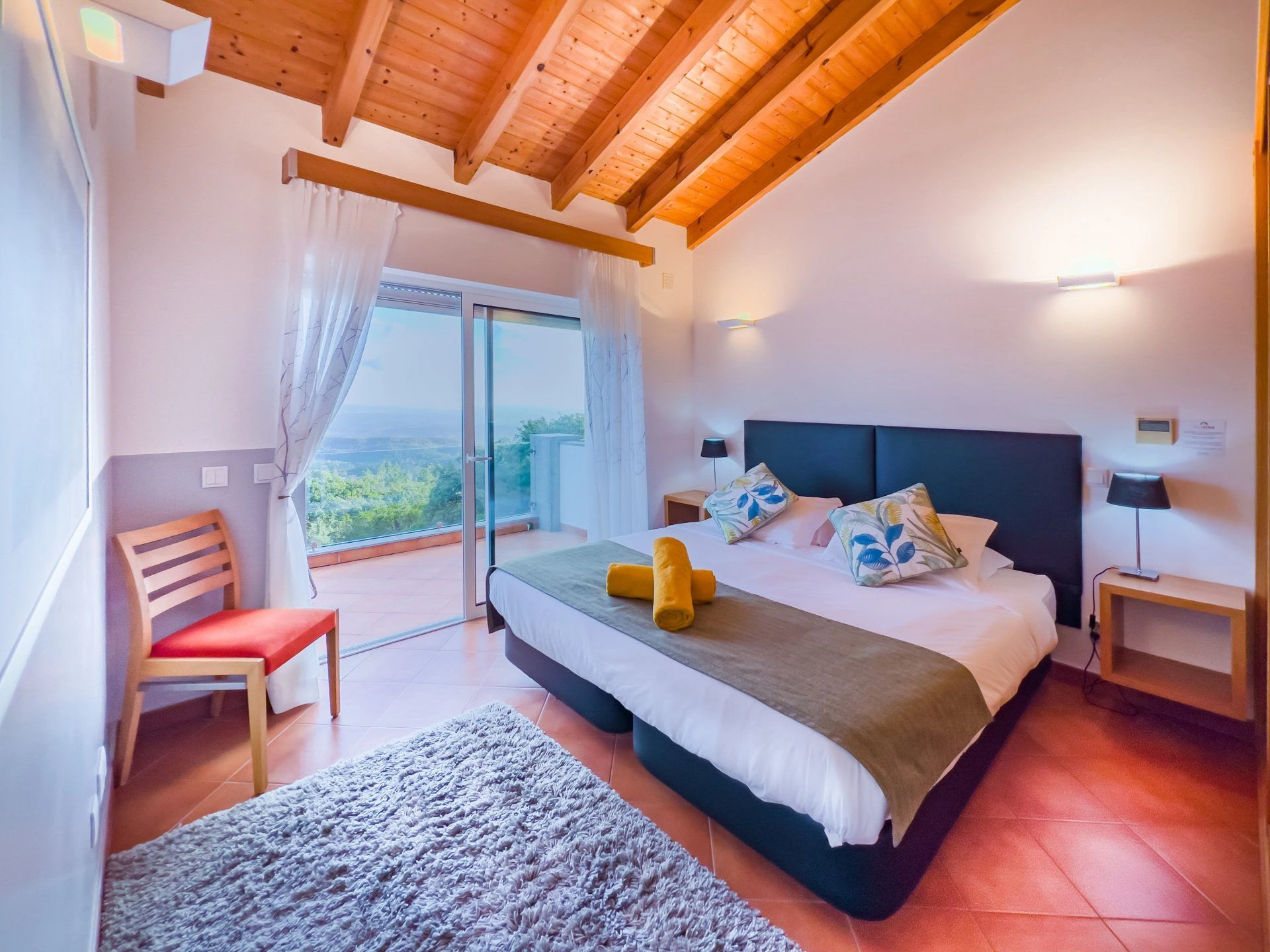 The double bed in the VilaFoia suite